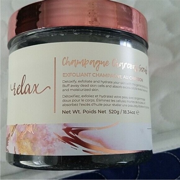 Manna Kadar Sea Minerals Champagne Charcoal Scrub - Picture 2 of 4